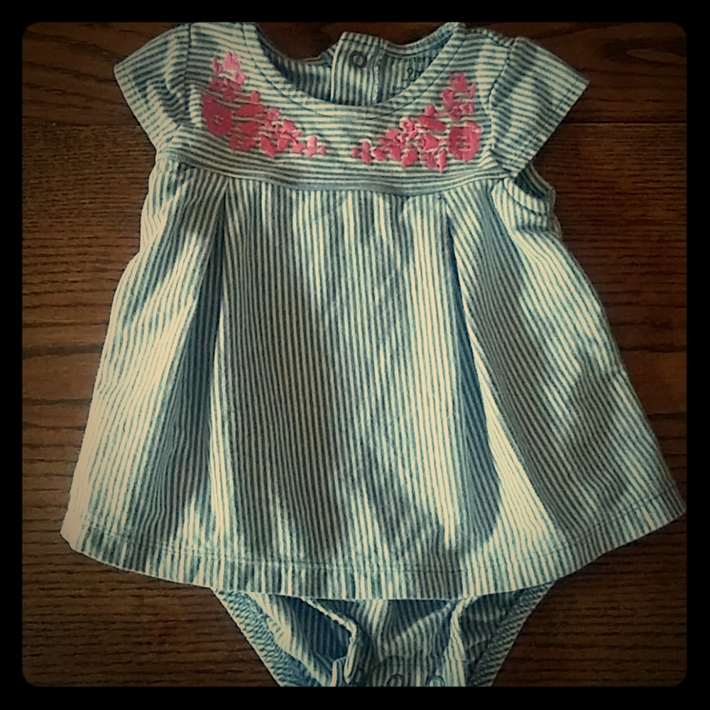 Carters 9 mo one piece outfit